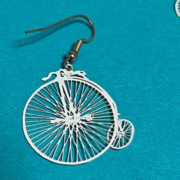 White Colored Old Fashioned Style Bicycle Pierced Earrings 2"x1.25" - Picture 11 of 14